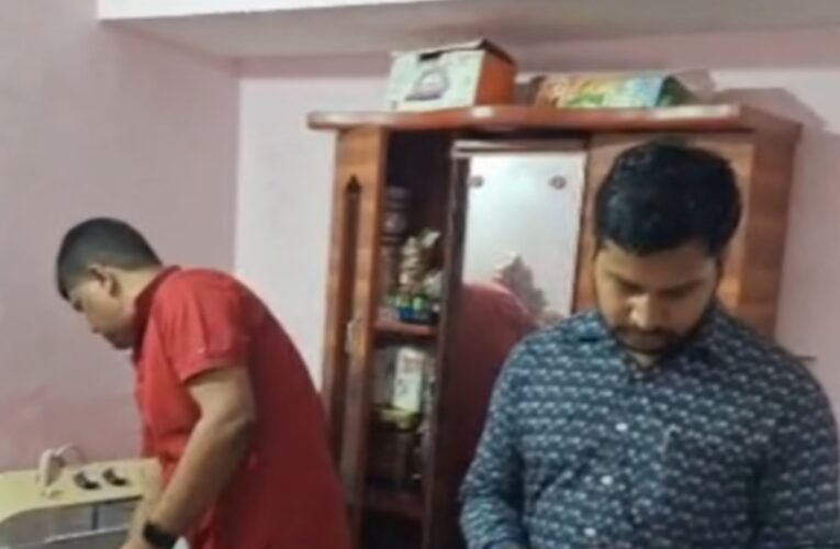 A woman died in Ranchi's Chutia on suspicion of murder and suicide, and police are now investigating the matter.