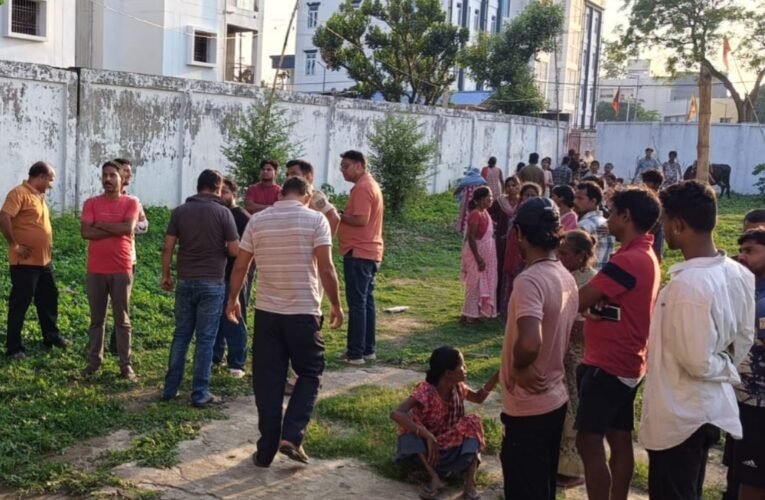 A young man committed suicide by hanging himself in Hinoo, causing grief in the area.