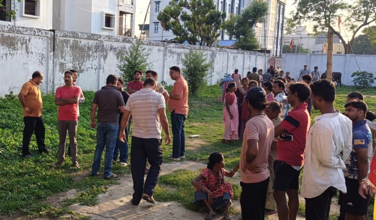 A young man committed suicide by hanging himself in Hinoo, causing grief in the area.