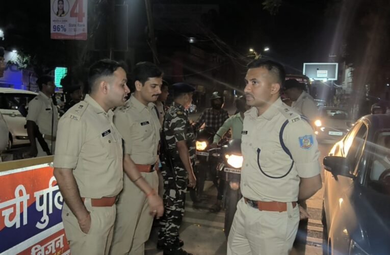 Anti-crime checking and drunk and drive campaign was carried out late night in Ranchi, police officers took to the streets.
