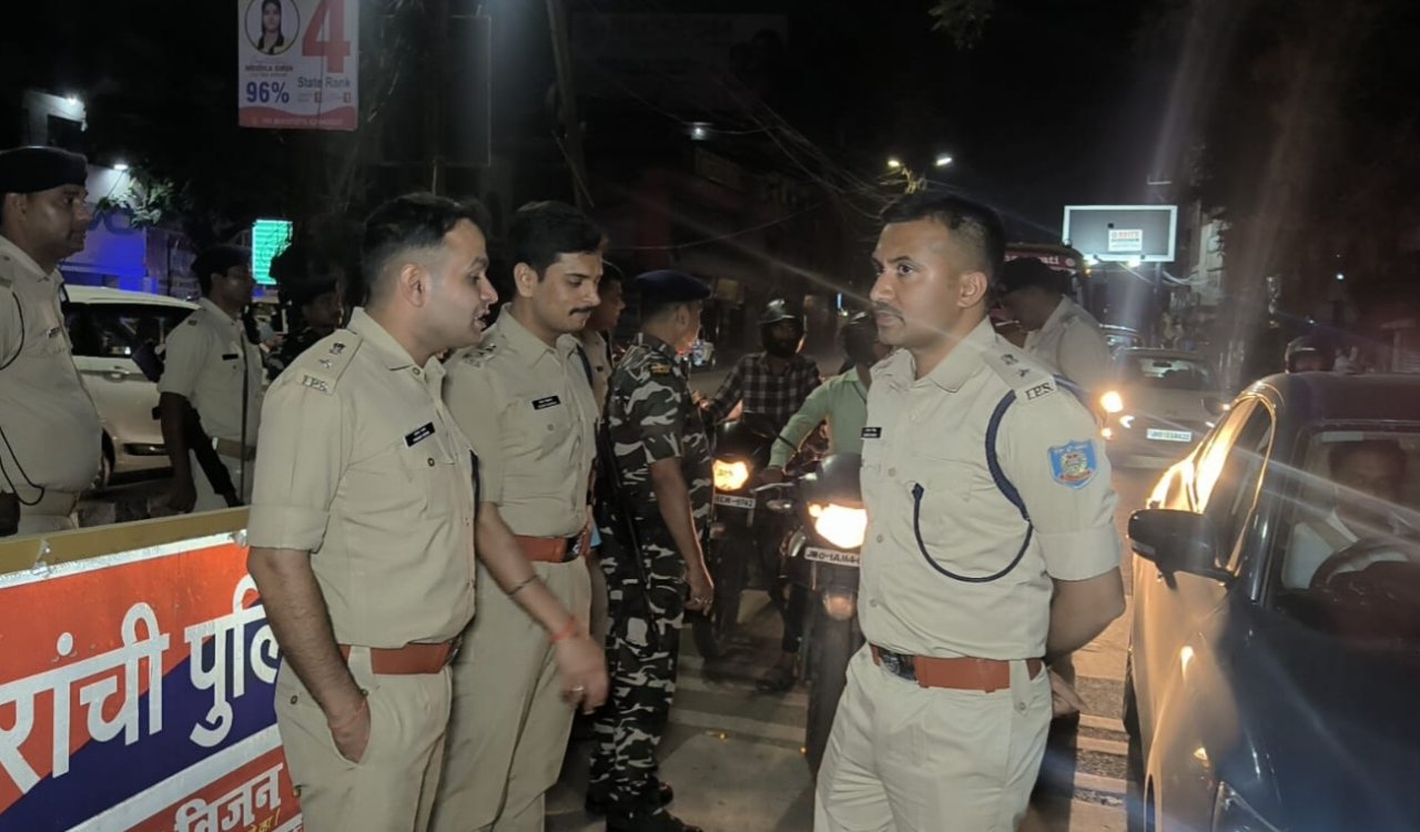 Anti-crime checking and drunk and drive campaign was carried out late night in Ranchi, police officers took to the streets.