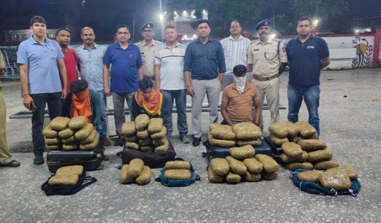 रांची रेलवे स्टेशन पर 30.50 लाख रुपये का गांजा जब्त, तीन तस्कर गिरफ्तार