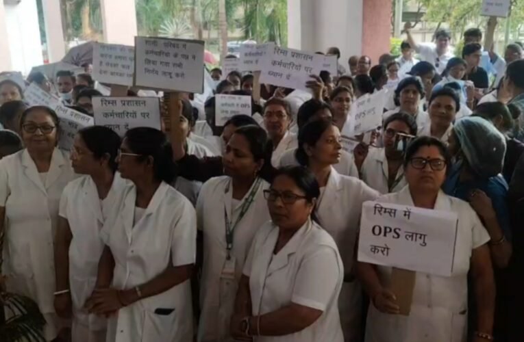RIMS employees, angered by non-payment of salaries for three months, staged a three-hour siege of the director's office.