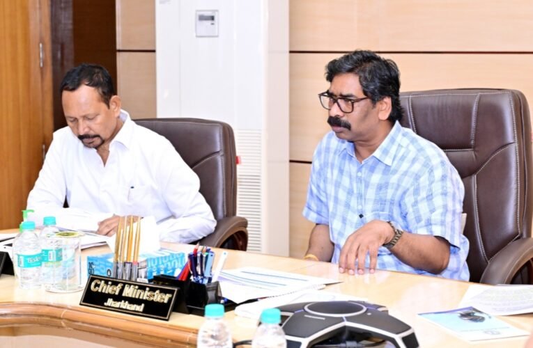 Chief Minister Hemant Soren gave instructions for digitization of land records and improvement of transport services.