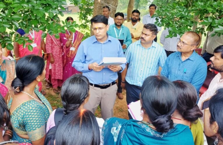 जेएसएलपीएस के सीईओ अनन्य मित्तल ने किया हनी माइग्रेशन सेंटर का निरीक्षण, शहद व्यवसाय के विस्तार पर दिया जोर