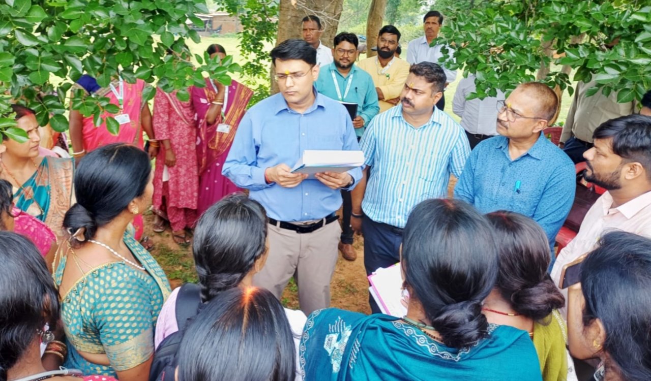 JSLPS CEO Ananya Mittal inspected the Honey Migration Centre and stressed on expanding the honey business.