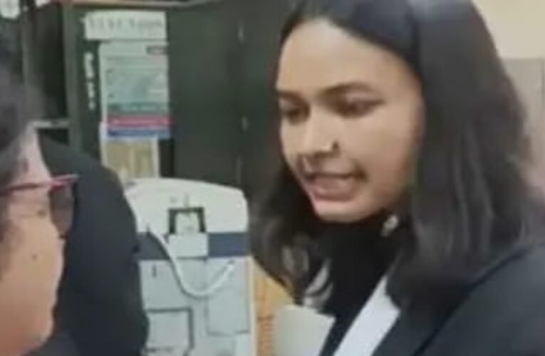 Lawyers accused of assaulting an employee at Ranchi Collectorate office