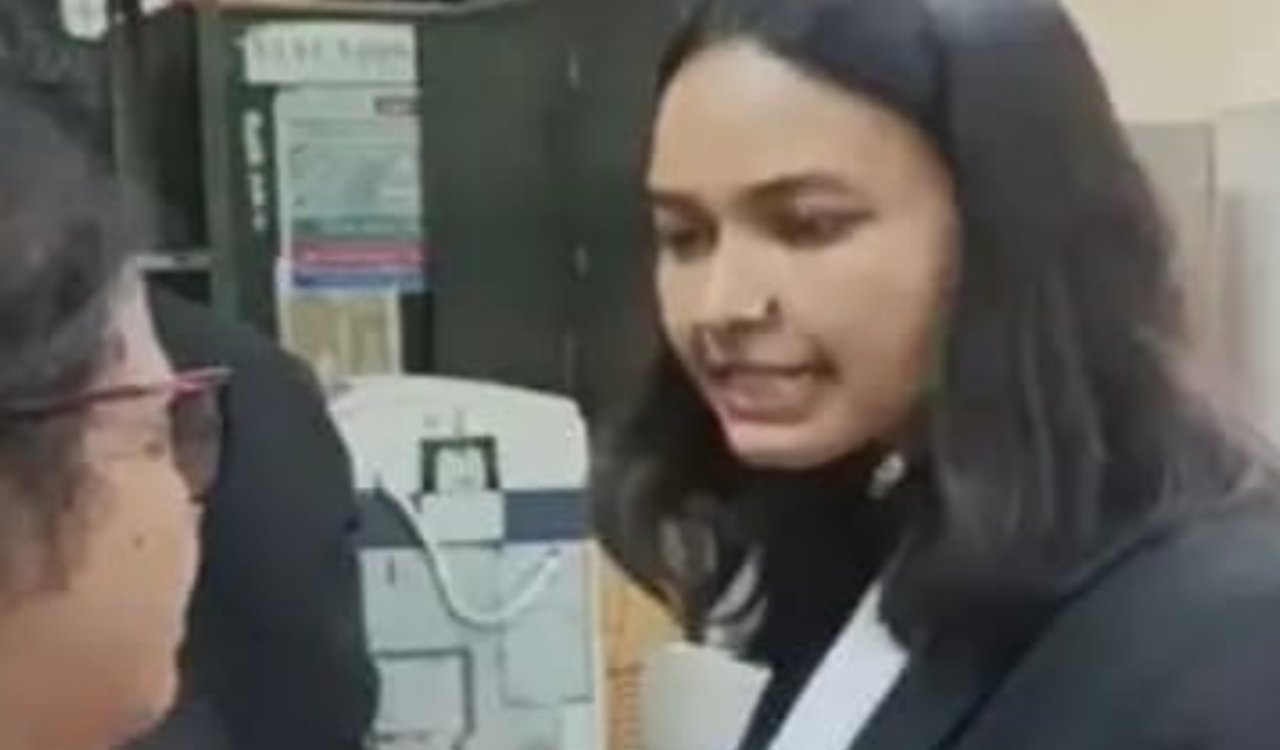 Lawyers accused of assaulting an employee at Ranchi Collectorate office