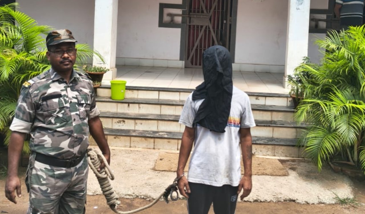 A cart was set on fire for not paying extortion money, causing a loss of 80,000 rupees; one accused arrested