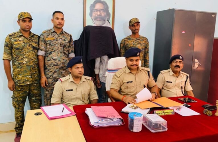 Two smugglers arrested with 522 grams of opium in Chatra, two mobile phones also seized