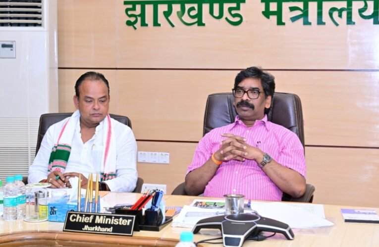 Chief Minister's review meeting: Instructions to increase transparency in PDS and open new dal-bhaat centers for urban workers