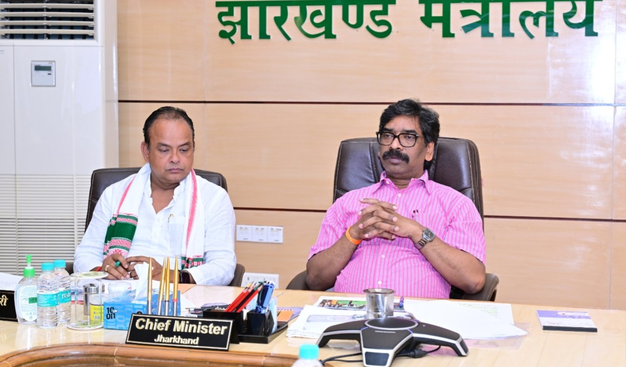 Chief Minister's review meeting: Instructions to increase transparency in PDS and open new dal-bhaat centers for urban workers