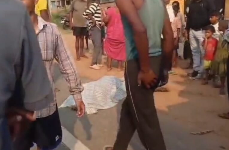 Tragic road accident in Beddo: Tempo loaded with chillies overturned, one youth died, three seriously injured