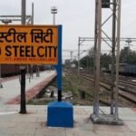 बोकारो में रेलवे ट्रैक किनारे तीन युवकों के शव मिलने से सनसनी, जांच में जुटी पुलिस Bokaro: Bodies of three youths found near railway tracks create sensation, police engaged in investigation