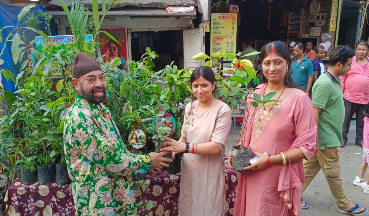 Pappu Sardar Distributed 400 Fruit-Bearing Saplings