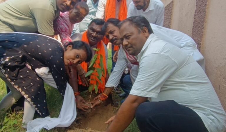 विश्व पर्यावरण दिवस पर भाजपा का वृक्षारोपण अभियान, अमर कुमार बाउरी ने लगाया पौधा