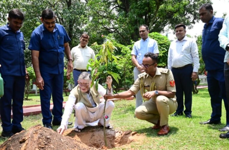 Governor Santosh Gangwar planted a tree on World Environment Day and gave a message on environmental protection.