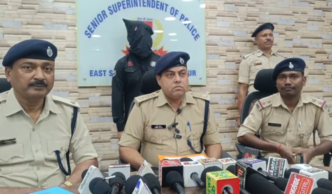 Suspect of supplying illegal weapons and cartridges arrested, cartridges and magazine recovered from car