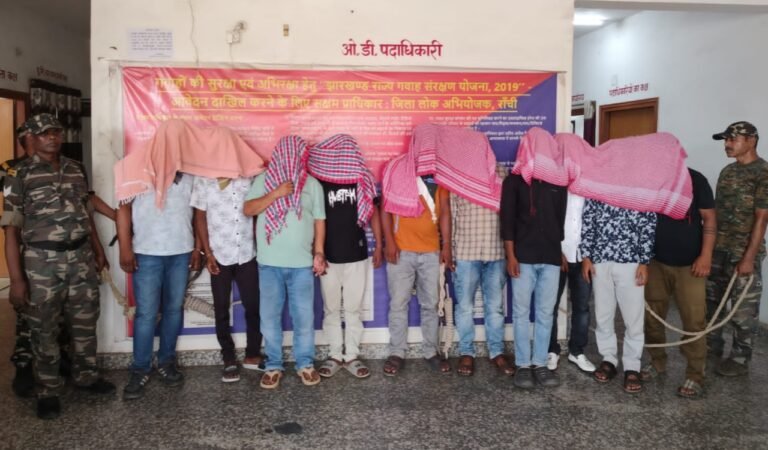 रांची में जुए के अड्डे पर पुलिस की छापेमारी, 10 जुआरी गिरफ्तार, 53 हजार रुपये बरामद