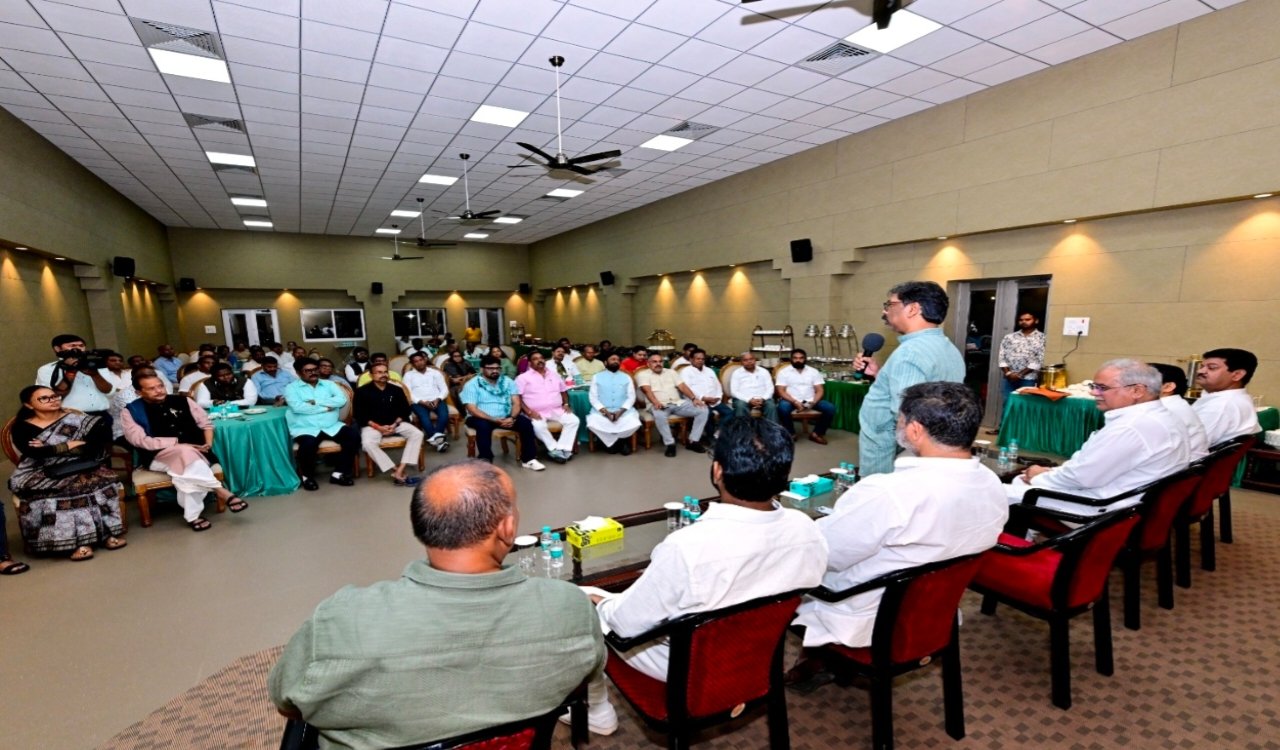 Metting in cm house