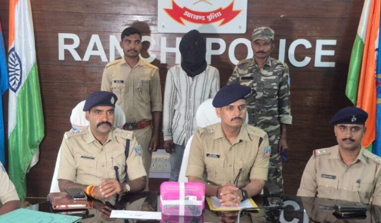पिठौरिया फायरिंग कांड का खुलासा, दो आरोपी गिरफ्तार; पिस्टल और बाइक बरामद