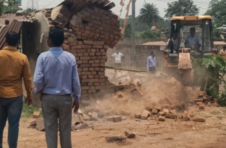 Bulldozers run on encroachment in Bandhagari, 5 illegal structures removed