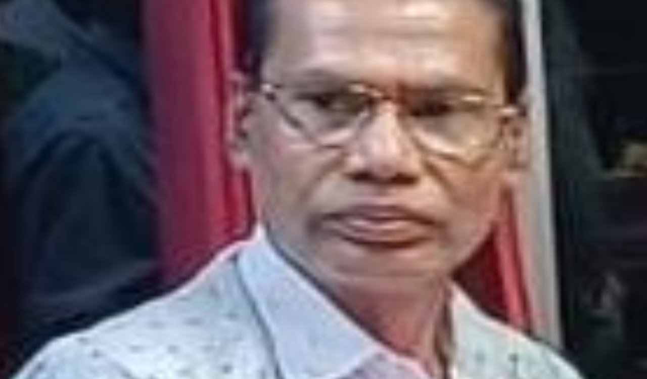 Jaldega block head clerk Upendra Baitha dies in a road accident, area mourns