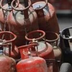 Big blow to Ujjwala Yojana beneficiaries, now subsidy will be available on only 4 gas cylinders in a year.