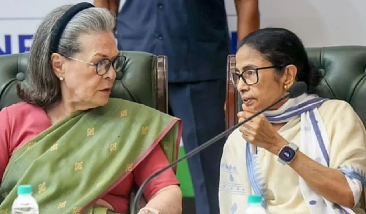 Speculation regarding a split and merger within the TMC intensifies; talk of an ‘offer’ from Sonia Gandhi raises the political temperature.