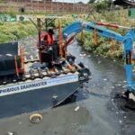 Ranchi Municipal Corporation receives state-of-the-art amphibious drain master machine; cleaning drive launched in the Harmu River.