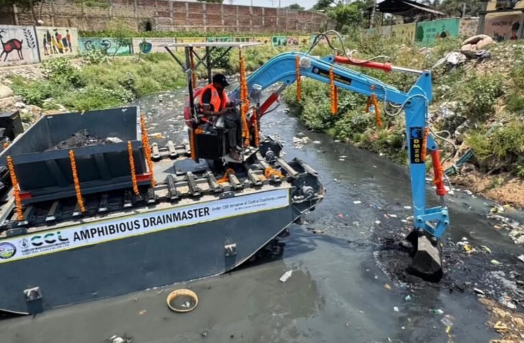 Ranchi Municipal Corporation receives state-of-the-art amphibious drain master machine; cleaning drive launched in the Harmu River.