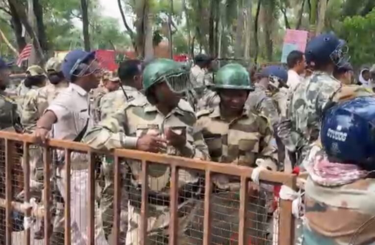 Farmers march to lay siege to CM's residence in protest against RIMS-2; protesters stopped near Oxygen Park.