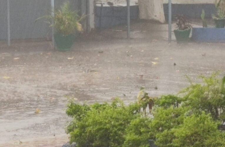 The weather changed in Ranchi and surrounding areas, bringing heavy rain, strong winds, and lightning.