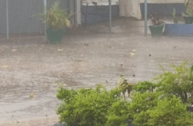 The weather changed in Ranchi and surrounding areas, bringing heavy rain, strong winds, and lightning.