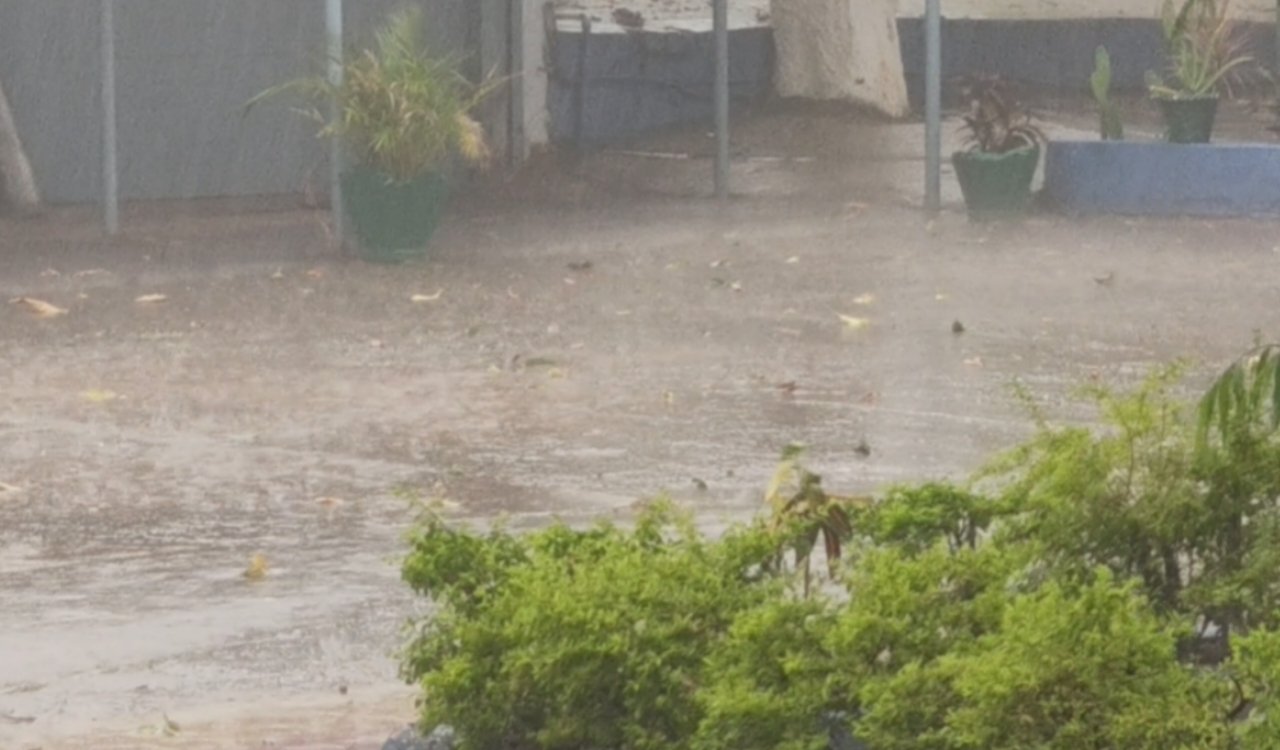 The weather changed in Ranchi and surrounding areas, bringing heavy rain, strong winds, and lightning.