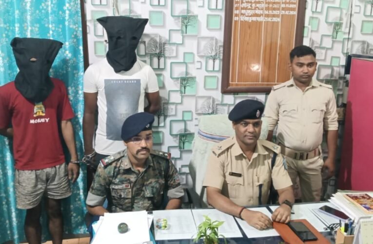 Major action by Godda Town Police: Two smugglers arrested with 5.70 grams of brown sugar.