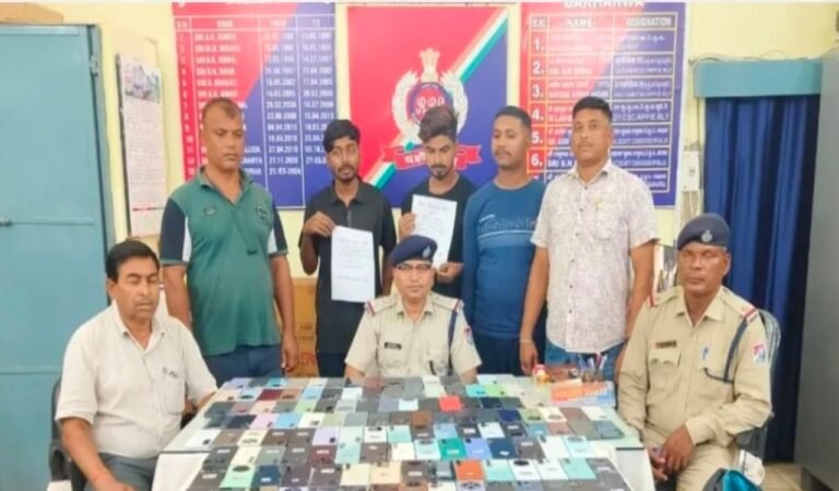 साहिबगंज: वनांचल एक्सप्रेस से 174 चोरी के मोबाइल बरामद, कीमत 59 लाख; दो युवक गिरफ्तार