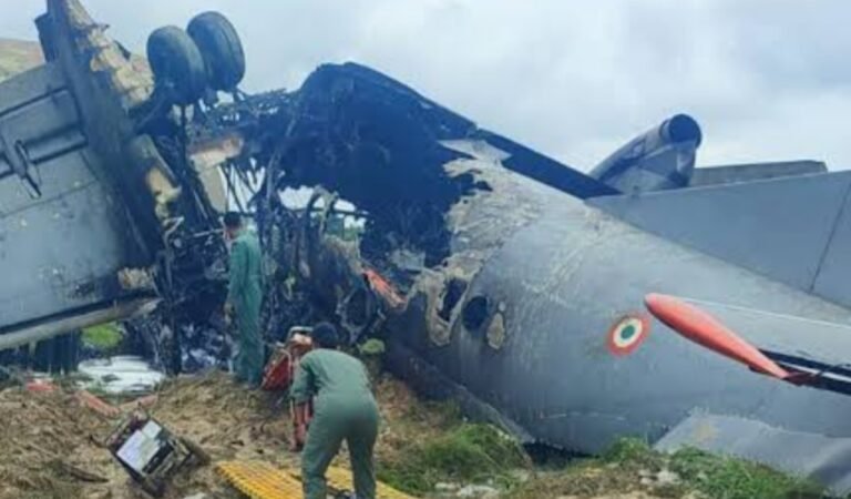 असम के जोरहाट एयरफोर्स स्टेशन पर AN-32 विमान दुर्घटनाग्रस्त, लैंडिंग के दौरान हुआ हादसा