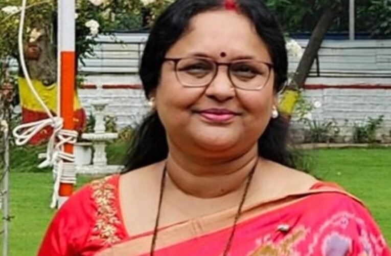 Census 2027: Simdega completes house-listing work ahead of schedule; Director congratulates DC Kanchan Singh.