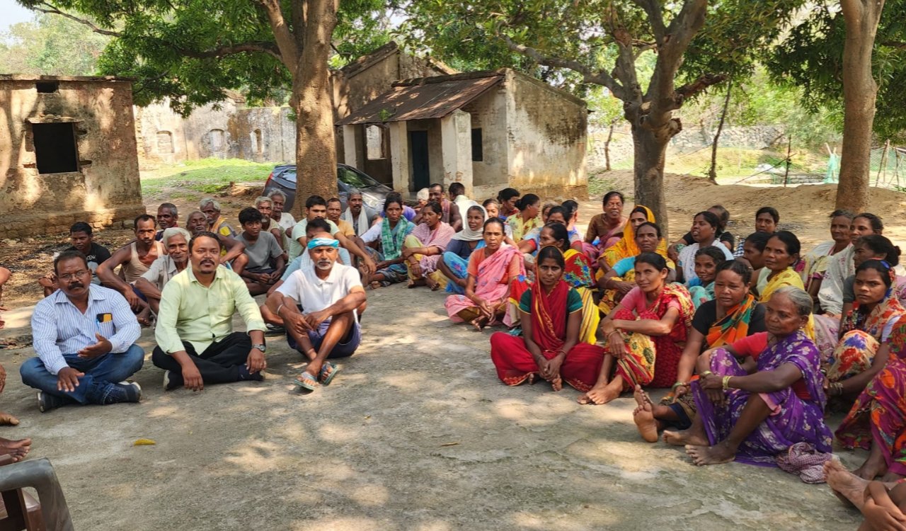 Villagers in Beerkera complain about issues regarding electricity, drinking water, and a damaged bridge; INTUC leader Dilip Tirkey offers assurances.