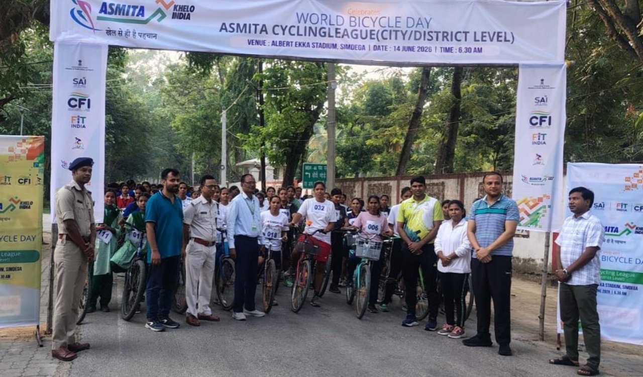 Reshma Kumari shines in Asmita Women's Cycling City League; 300 girl cyclists participate.