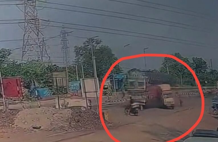 Saraykela road accident