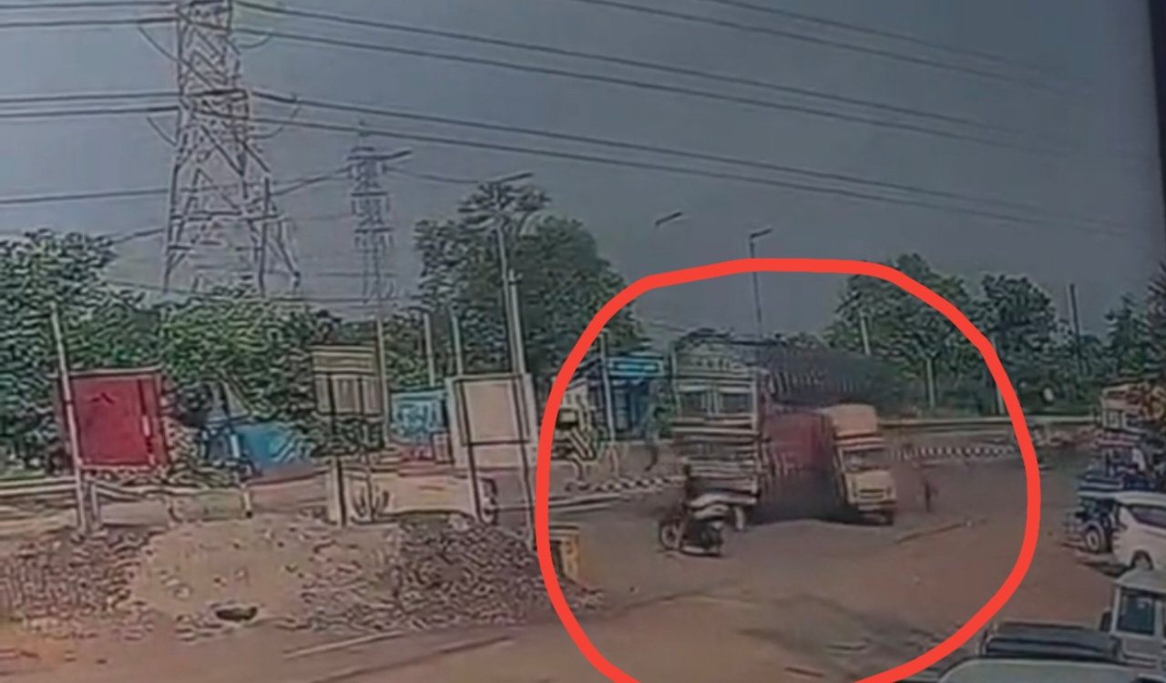 Saraykela road accident