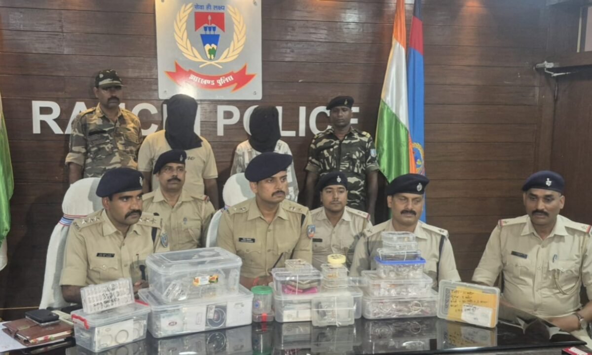 Rs 15 lakh theft in Namkum solved; gang leader and jeweler arrested.