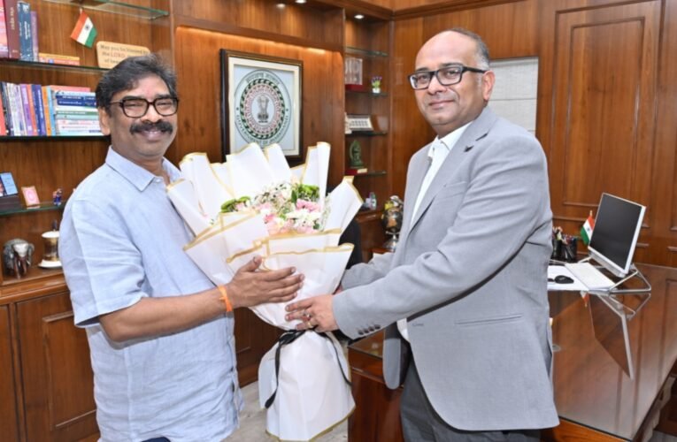 New Advocate General Rohitashya Roy paid a courtesy call on the Chief Minister.