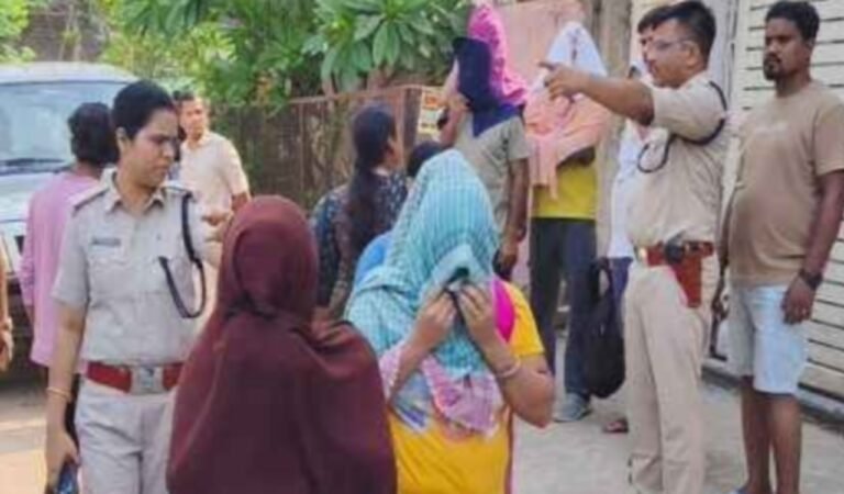 रांची के हरमू स्थित शिवम पैलेस होटल में पुलिस छापेमारी, दो युवतियों समेत पांच गिरफ्तार