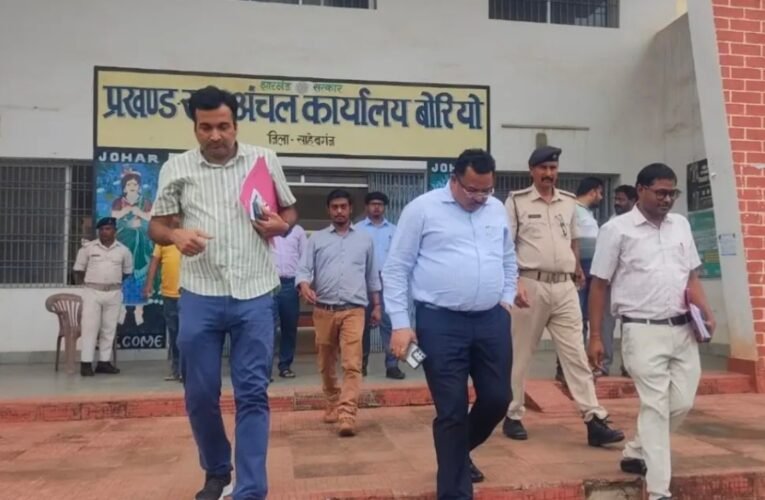 साहिबगंज पेंशन घोटाला: बोरियो-बरहेट में पुलिस की बड़ी कार्रवाई, दो कंप्यूटर ऑपरेटर गिरफ्तार, हजारों लाभार्थियों का भुगतान अटका
