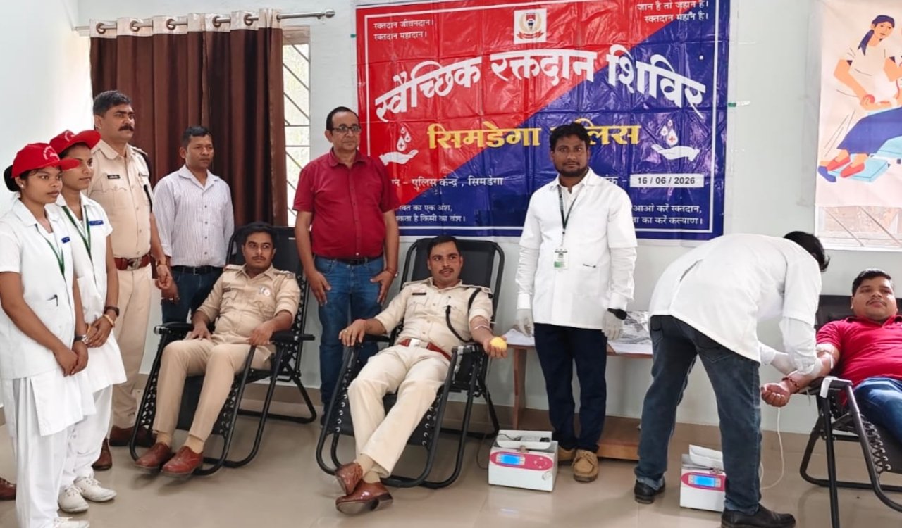Jawans set an example of humanity through blood donation; camp organized at Police Lines, Simdega.