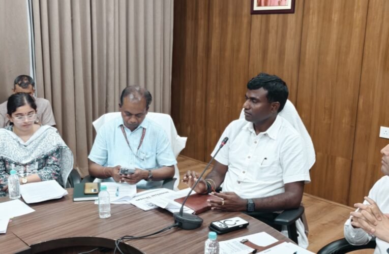 Important review meeting in Ranchi regarding the Special Intensive Revision (SIR); instructions issued to ensure 100% completion of Enumeration Form work.