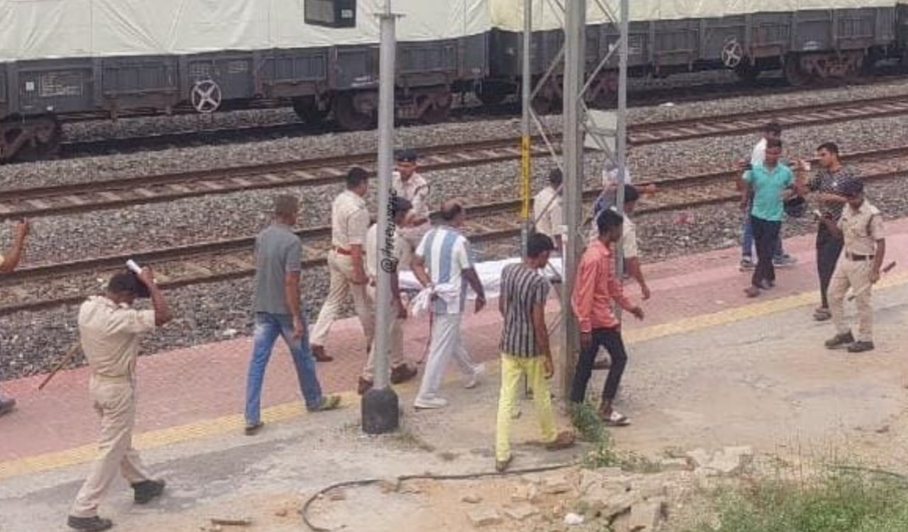 Body of RPF jawan found near Namkum railway station; head severed from torso.
